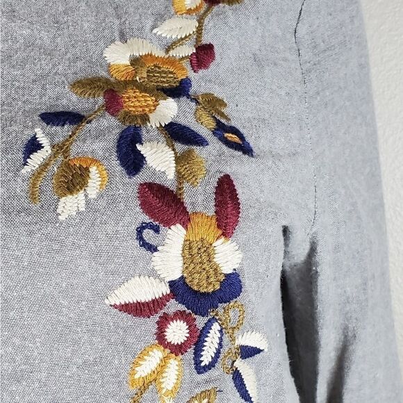 THML Anthropologie Gray Embroidery Blouse with Bell Sleeves - Picture 4 of 6